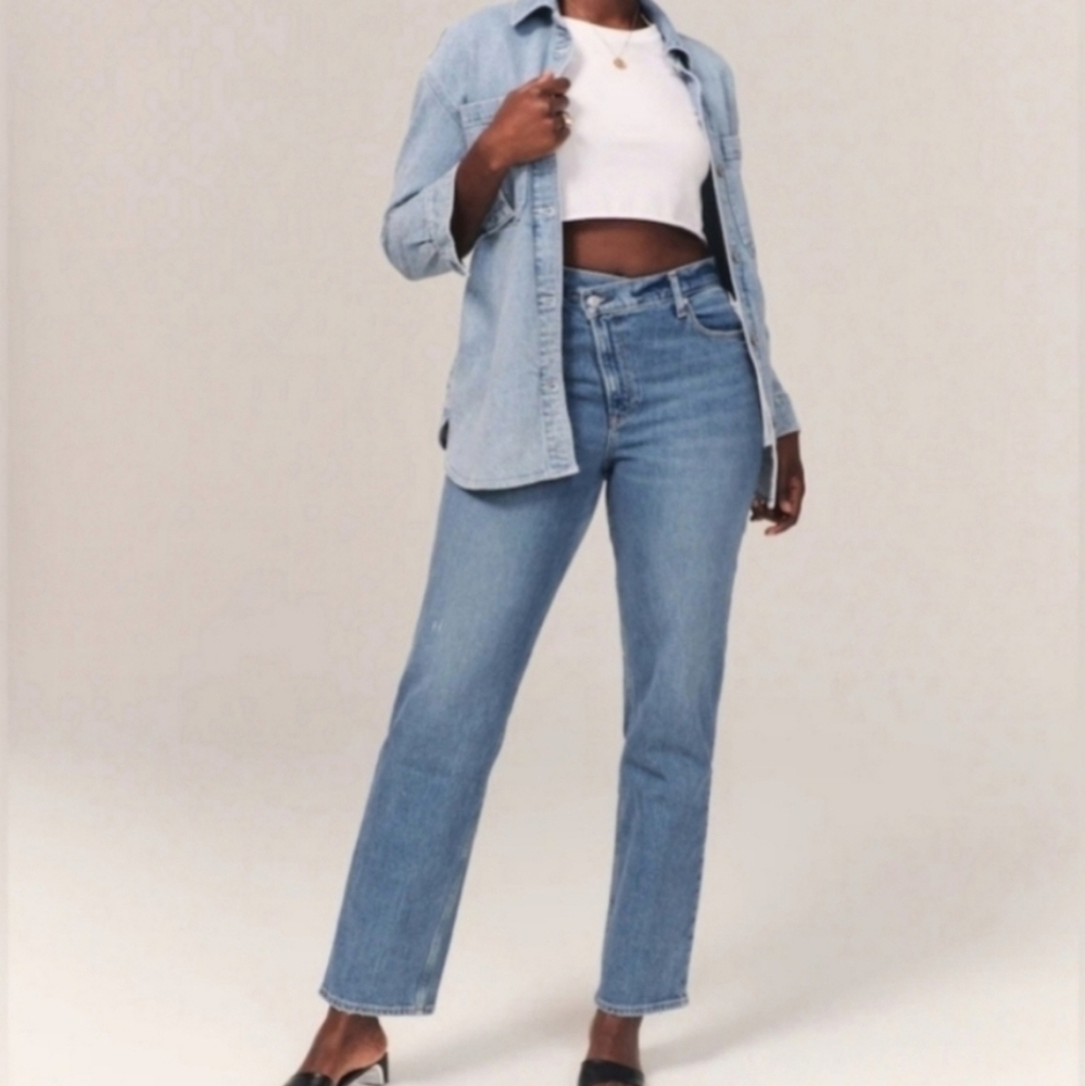 Good American Cross Over Waist Straight Leg Jeans